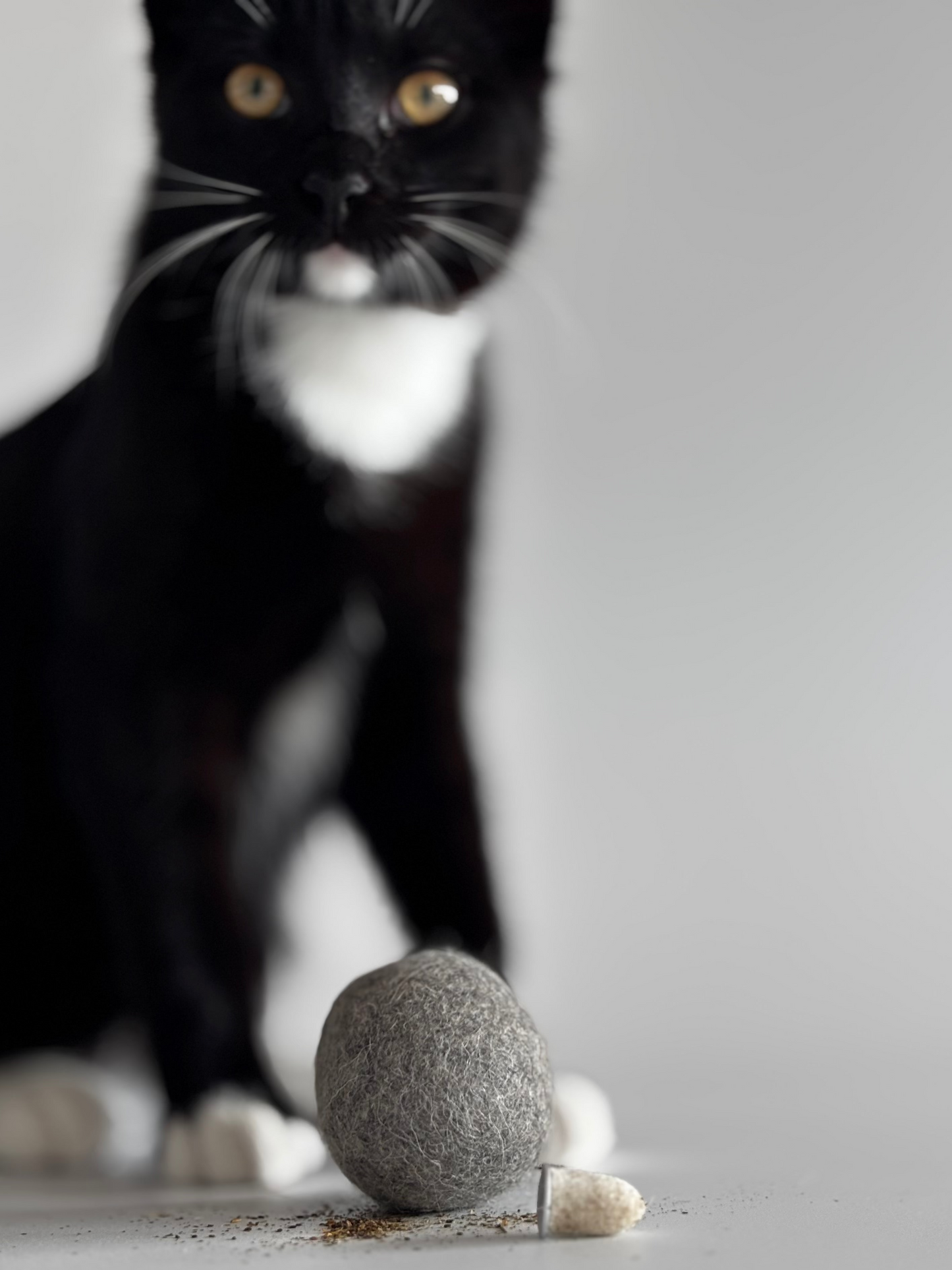 Velloura Catnip Ball