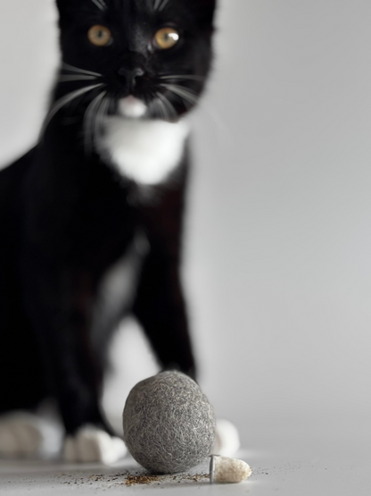 Velloura Catnip Ball